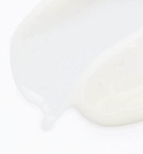 Serul clarifiant 100% natural, 23% organic pentru corectarea pigmentării este completarea perfectă pentru orice gamă de produse de îngrijire a pielii.